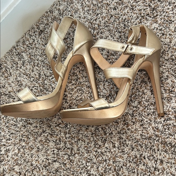 Nine West Metallic Gold Heels - Picture 5 of 17